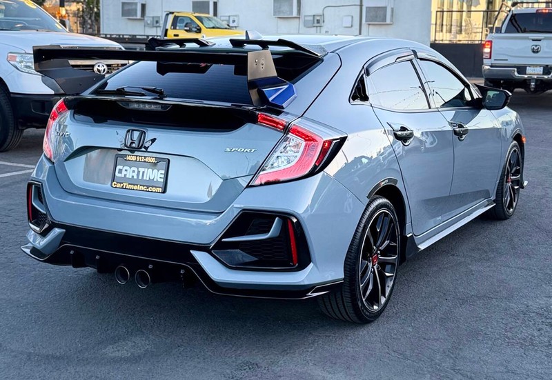 Honda Civic Hatchback Vehicle Full-screen Gallery Image 04