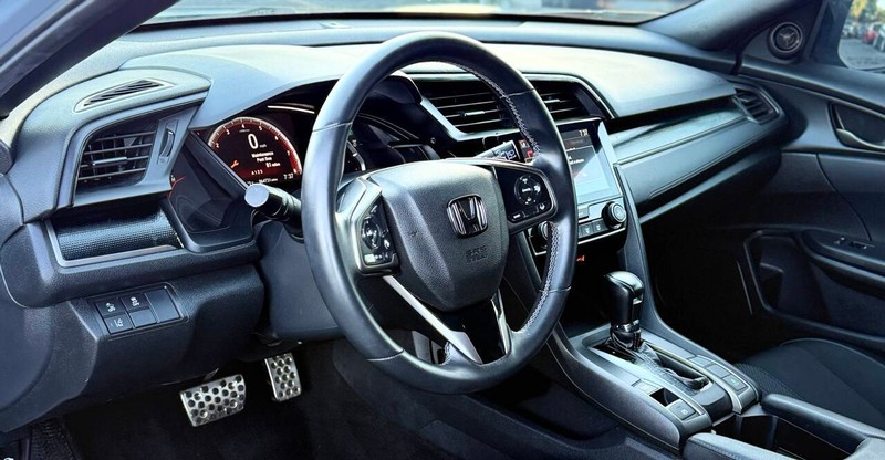 Honda Civic Hatchback Vehicle Full-screen Gallery Image 07