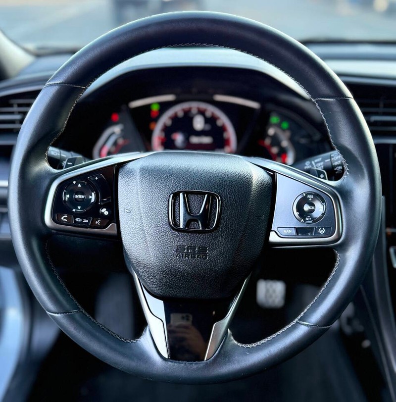 Honda Civic Hatchback Vehicle Full-screen Gallery Image 08