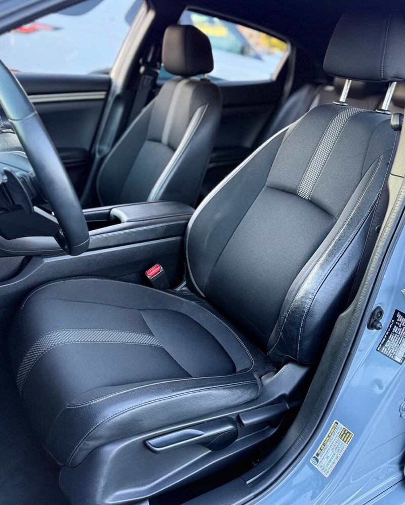 Honda Civic Hatchback Vehicle Full-screen Gallery Image 10