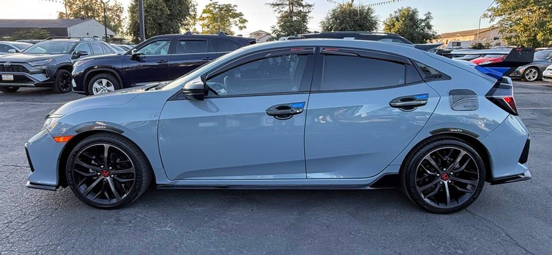 Honda Civic Hatchback Vehicle Full-screen Gallery Image 11