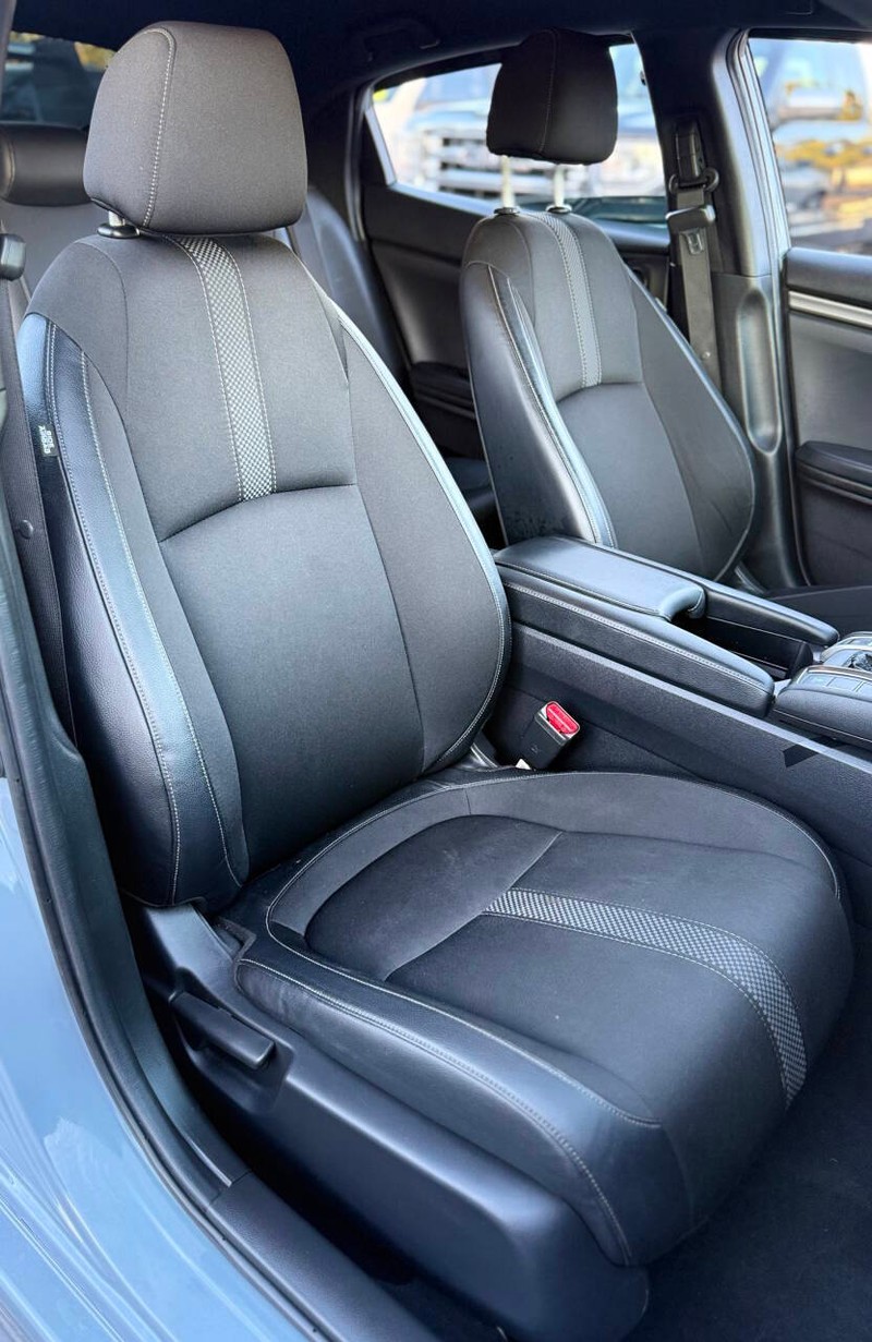 Honda Civic Hatchback Vehicle Full-screen Gallery Image 12