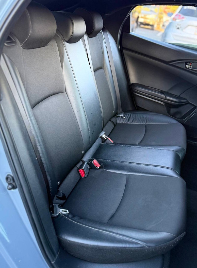 Honda Civic Hatchback Vehicle Full-screen Gallery Image 13