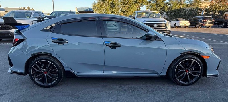 Honda Civic Hatchback Vehicle Full-screen Gallery Image 14