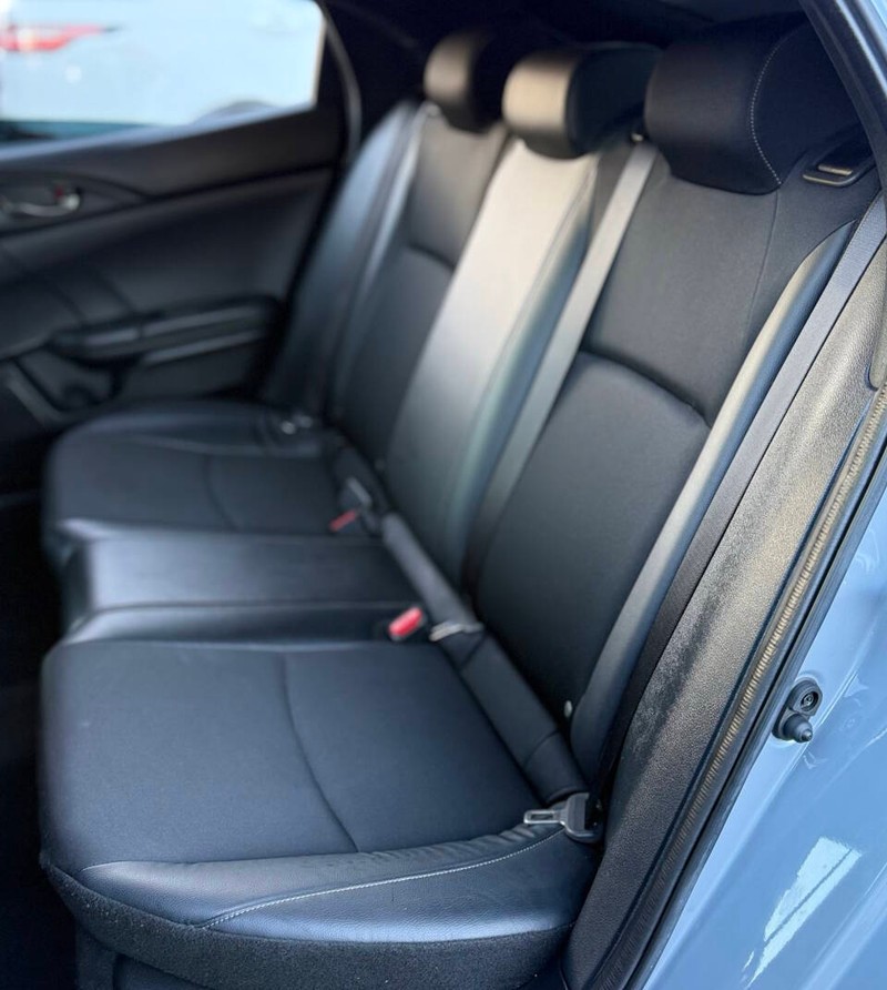 Honda Civic Hatchback Vehicle Full-screen Gallery Image 15
