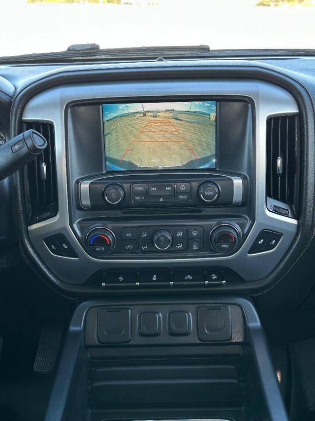 GMC Sierra 1500 Vehicle Full-screen Gallery Image 13