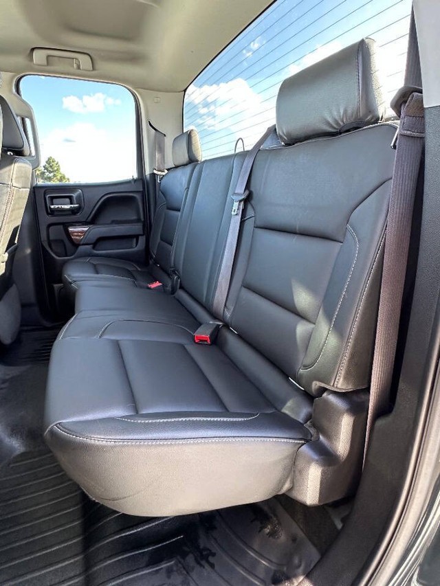 GMC Sierra 1500 Vehicle Full-screen Gallery Image 15