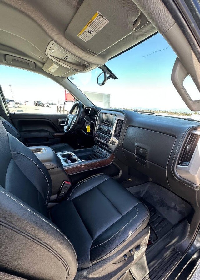 GMC Sierra 1500 Vehicle Full-screen Gallery Image 16