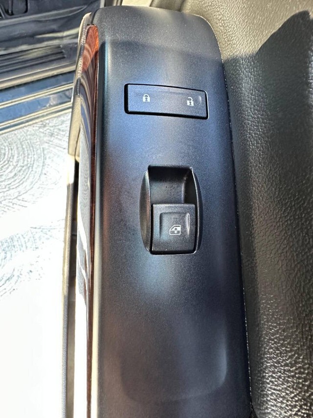 GMC Sierra 1500 Vehicle Full-screen Gallery Image 18