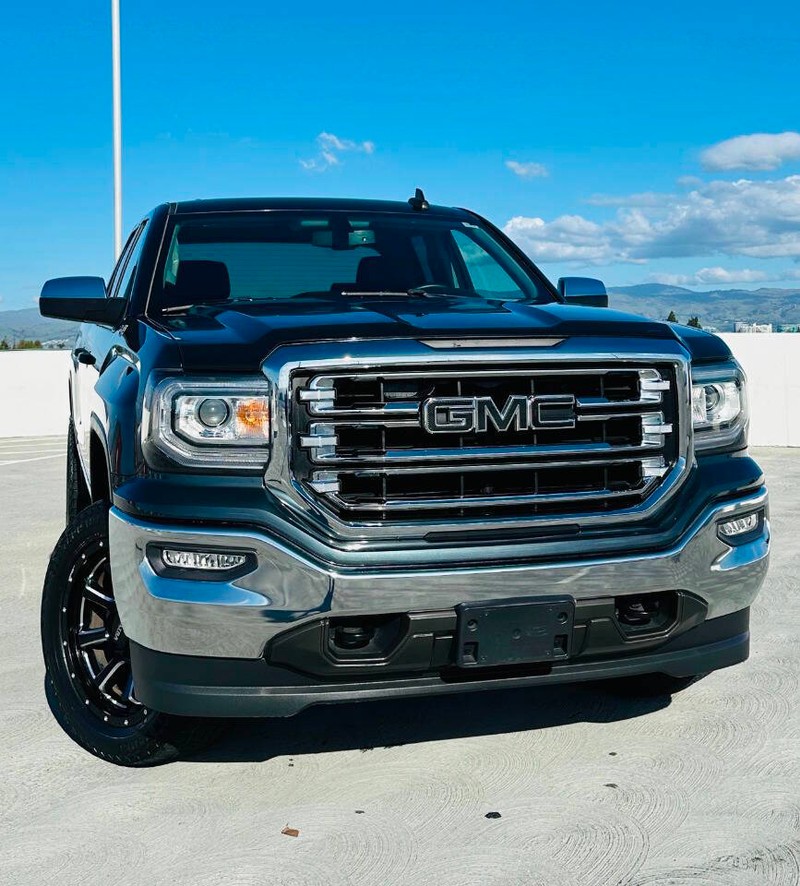 GMC Sierra 1500 Vehicle Full-screen Gallery Image 03