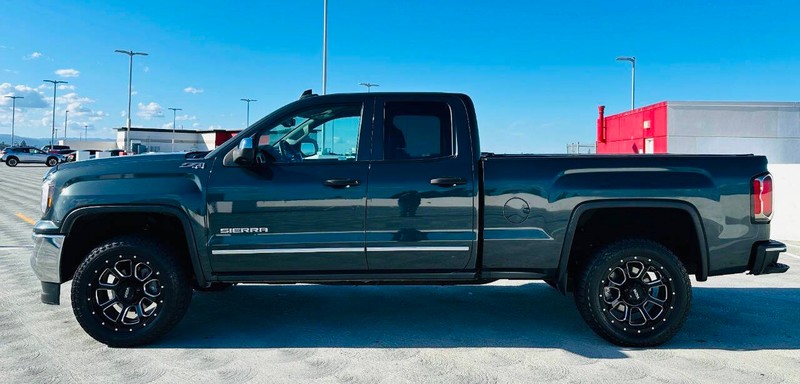 GMC Sierra 1500 Vehicle Full-screen Gallery Image 04