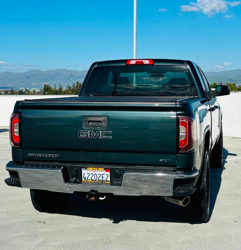 GMC Sierra 1500 Vehicle Full-screen Gallery Image 06