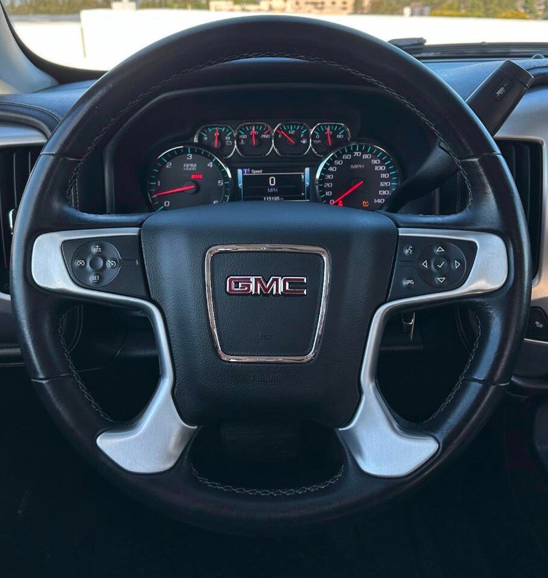 GMC Sierra 1500 Vehicle Full-screen Gallery Image 10