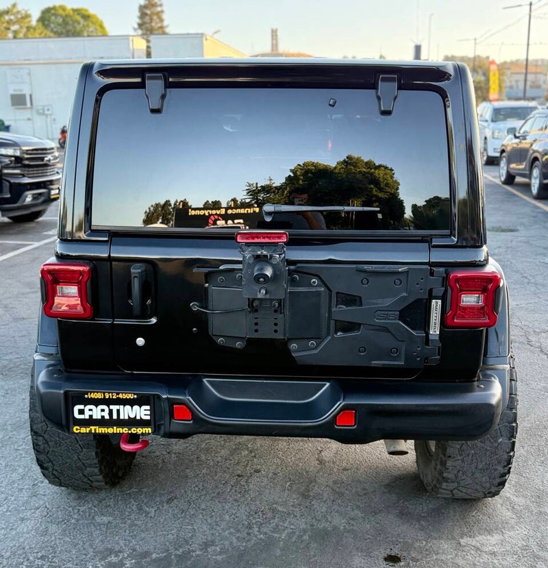 Jeep Wrangler Unlimited Vehicle Full-screen Gallery Image 05