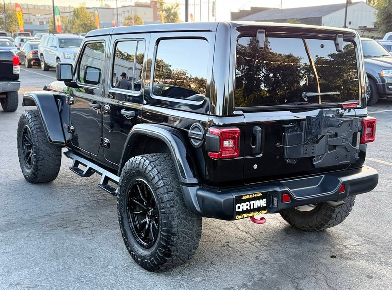 Jeep Wrangler Unlimited Vehicle Full-screen Gallery Image 06