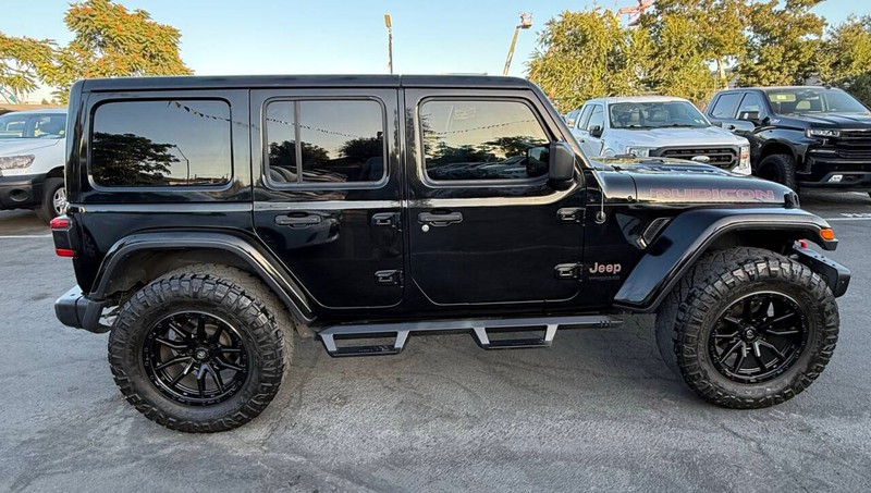 Jeep Wrangler Unlimited Vehicle Full-screen Gallery Image 08