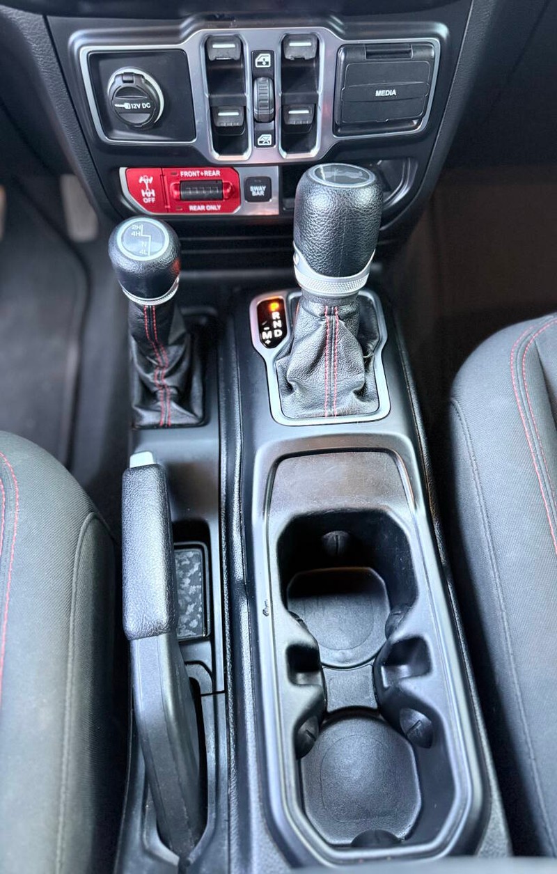 Jeep Wrangler Unlimited Vehicle Full-screen Gallery Image 12