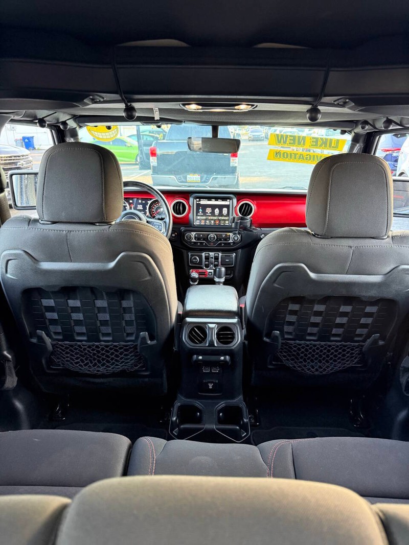 Jeep Wrangler Unlimited Vehicle Full-screen Gallery Image 13