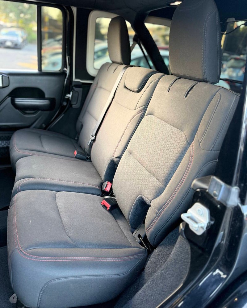 Jeep Wrangler Unlimited Vehicle Full-screen Gallery Image 17