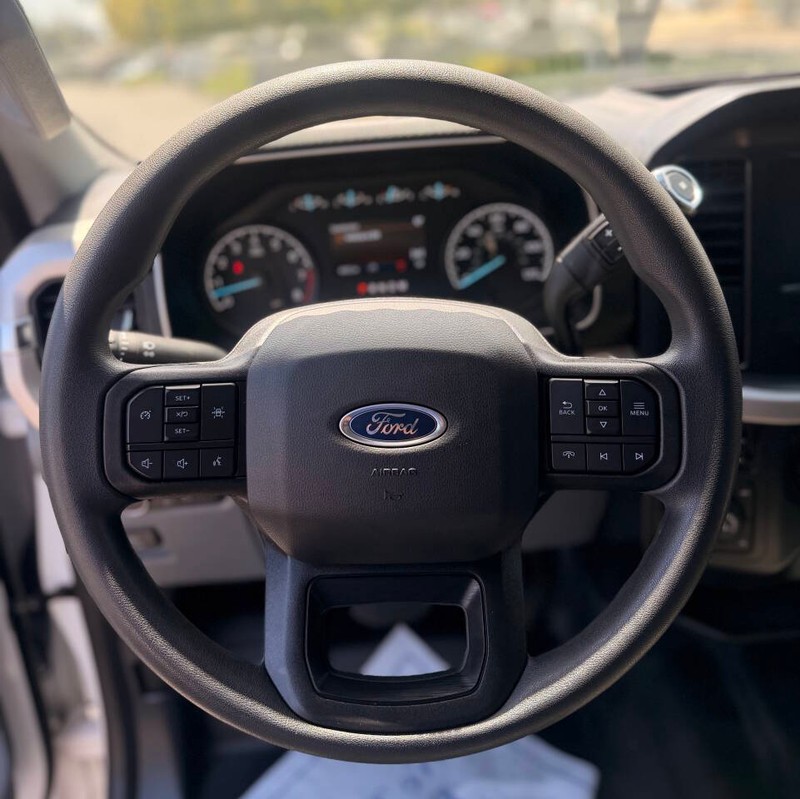 Ford F-150 Vehicle Full-screen Gallery Image 09