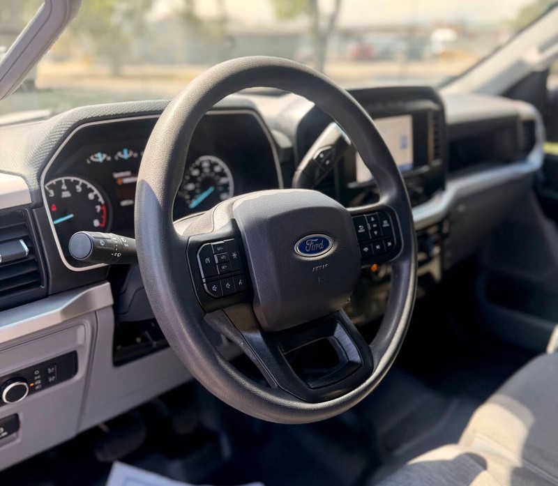 Ford F-150 Vehicle Full-screen Gallery Image 10