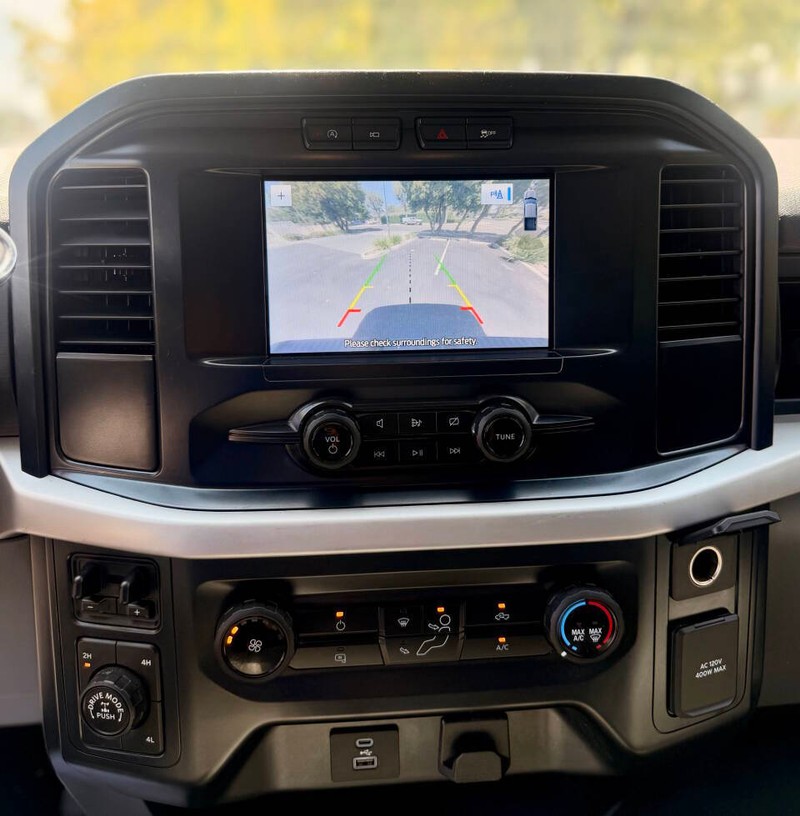Ford F-150 Vehicle Full-screen Gallery Image 11