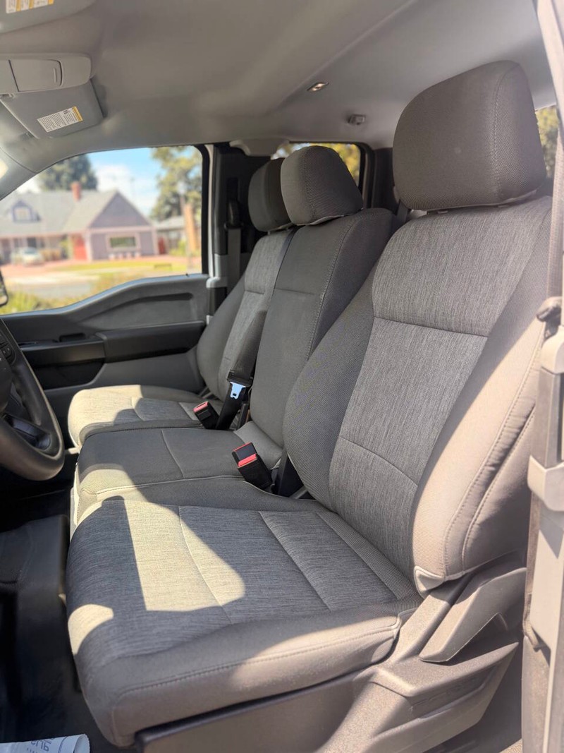 Ford F-150 Vehicle Full-screen Gallery Image 12