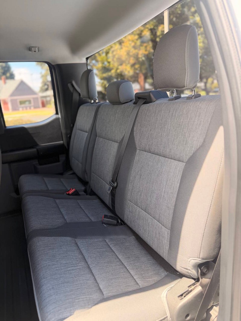 Ford F-150 Vehicle Full-screen Gallery Image 13
