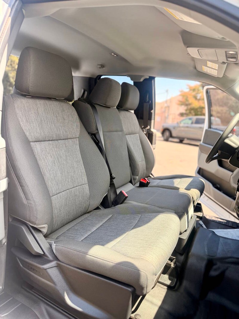Ford F-150 Vehicle Full-screen Gallery Image 14