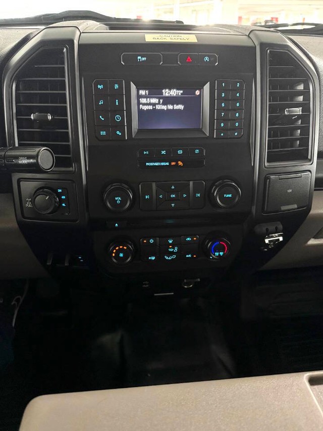 Ford F-150 Vehicle Full-screen Gallery Image 19