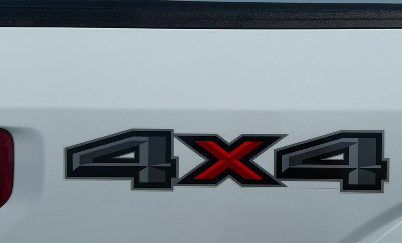 Ford F-150 Vehicle Full-screen Gallery Image 09