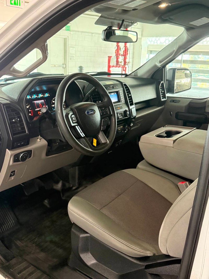 Ford F-150 Vehicle Full-screen Gallery Image 10