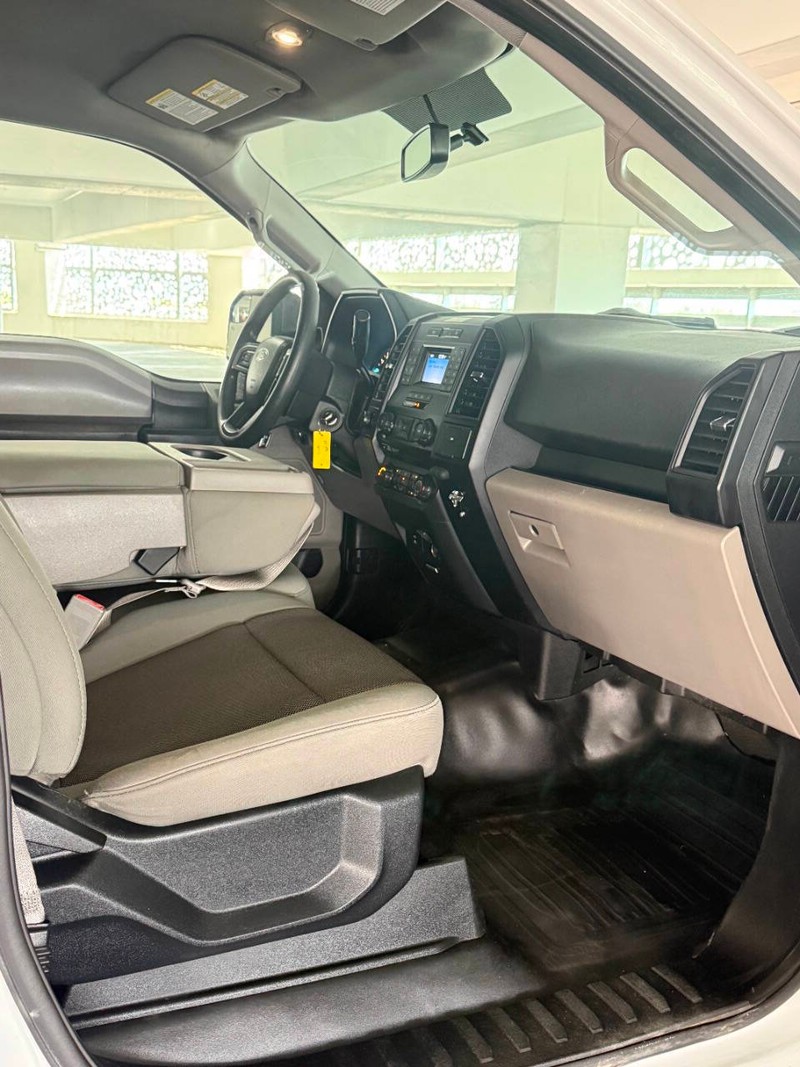 Ford F-150 Vehicle Full-screen Gallery Image 12