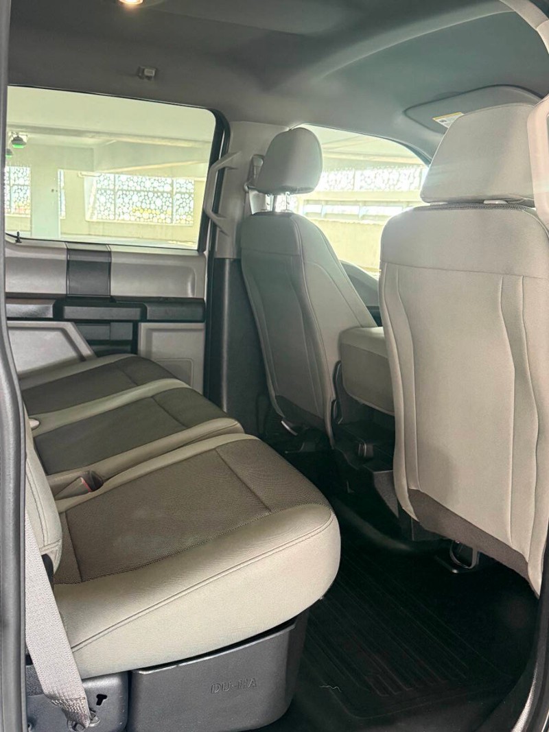 Ford F-150 Vehicle Full-screen Gallery Image 13