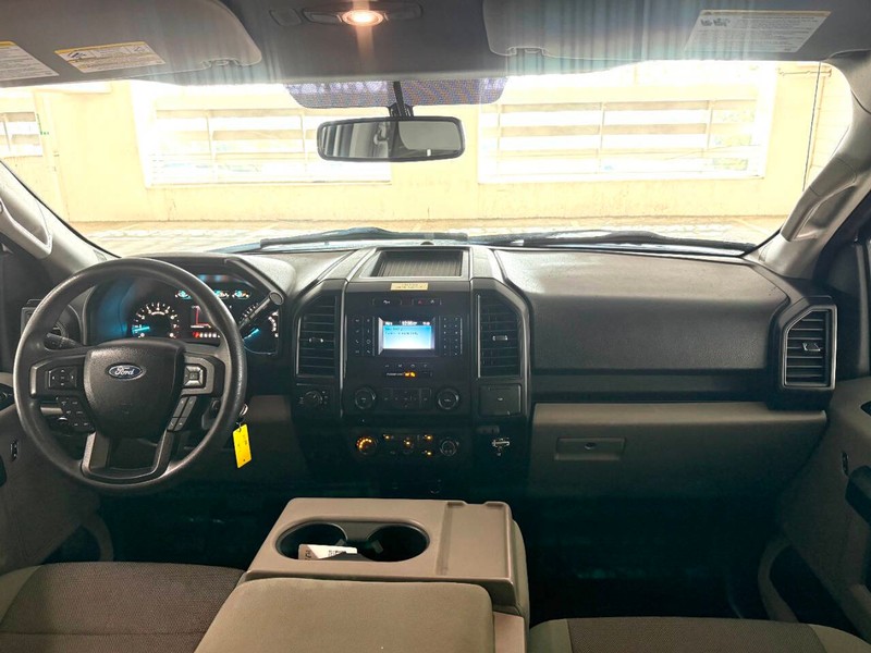 Ford F-150 Vehicle Full-screen Gallery Image 14