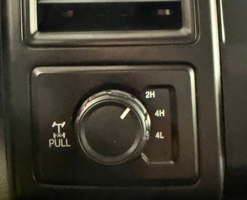 Ford F-150 Vehicle Full-screen Gallery Image 18