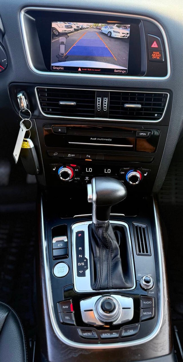Audi Q5 Vehicle Full-screen Gallery Image 09
