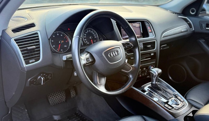 Audi Q5 Vehicle Full-screen Gallery Image 07