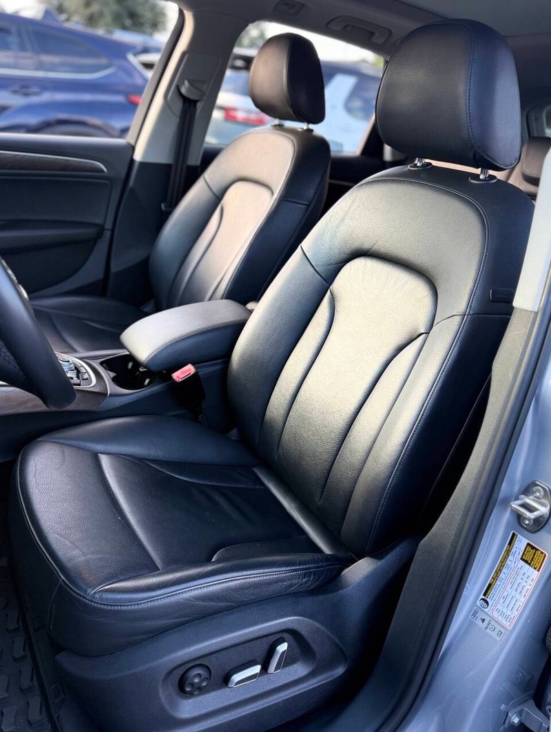 Audi Q5 Vehicle Full-screen Gallery Image 11