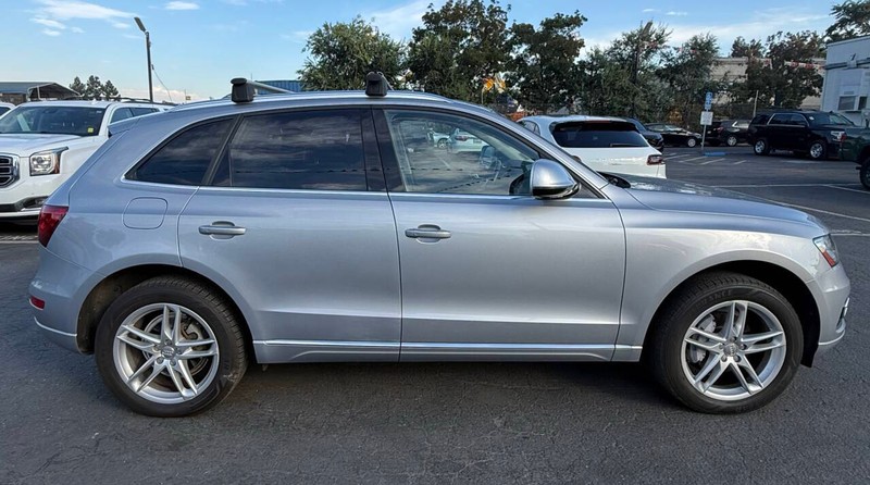 Audi Q5 Vehicle Full-screen Gallery Image 12