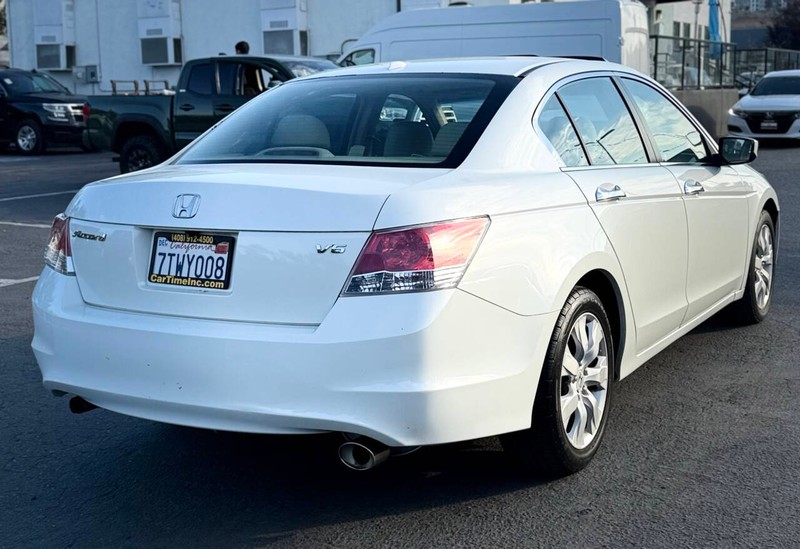Honda Accord Sedan Vehicle Full-screen Gallery Image 04
