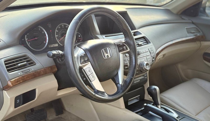 Honda Accord Sedan Vehicle Full-screen Gallery Image 07