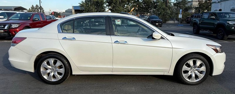 Honda Accord Sedan Vehicle Full-screen Gallery Image 08