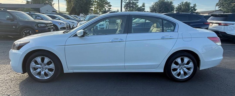 Honda Accord Sedan Vehicle Full-screen Gallery Image 09
