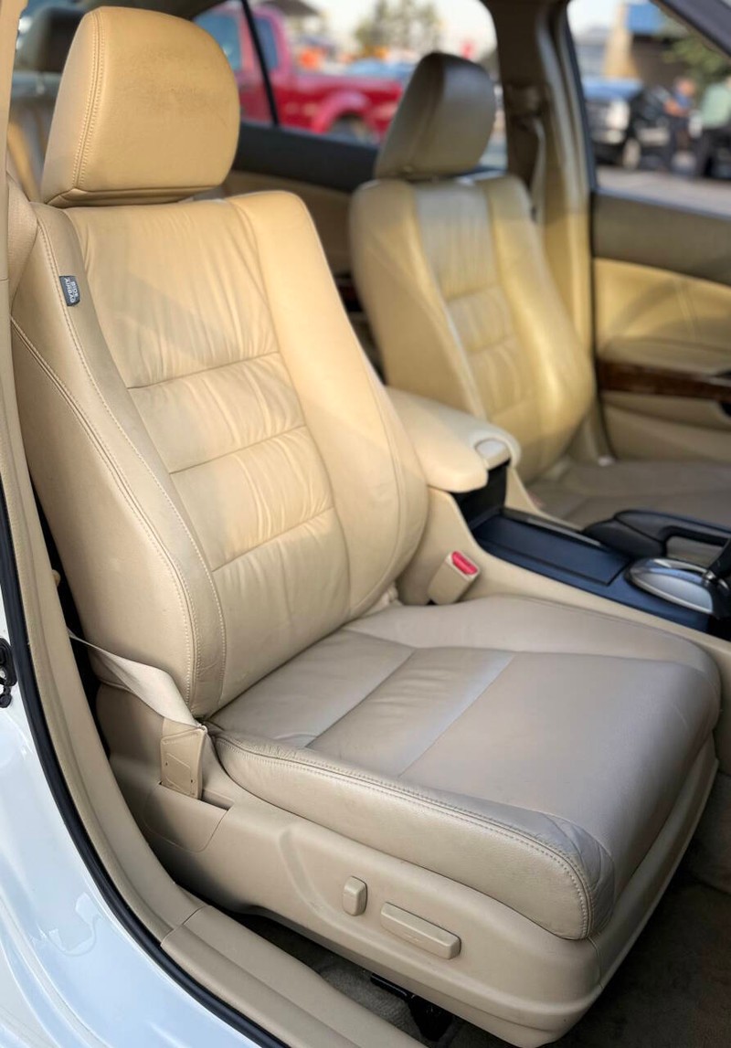 Honda Accord Sedan Vehicle Full-screen Gallery Image 13
