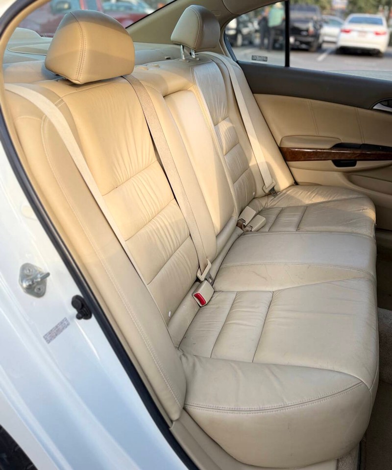 Honda Accord Sedan Vehicle Full-screen Gallery Image 14