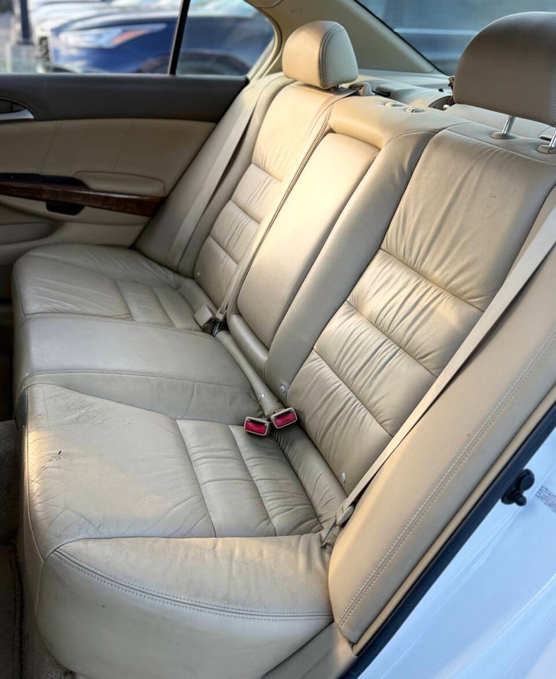 Honda Accord Sedan Vehicle Full-screen Gallery Image 16