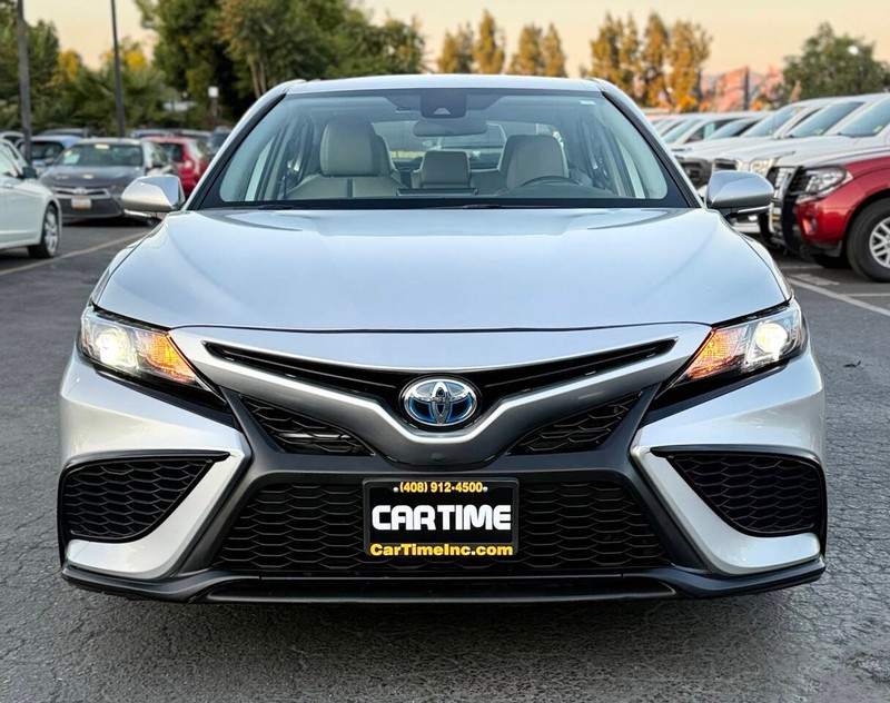 Toyota Camry Vehicle Full-screen Gallery Image 02