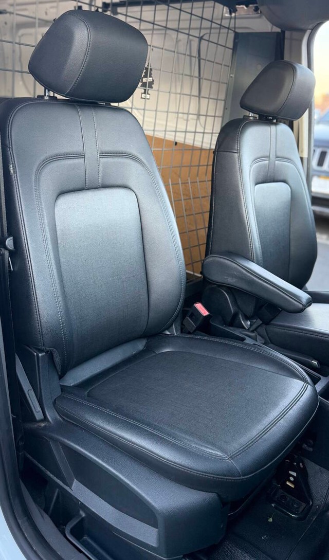 Ford Transit Connect Van Vehicle Full-screen Gallery Image 16