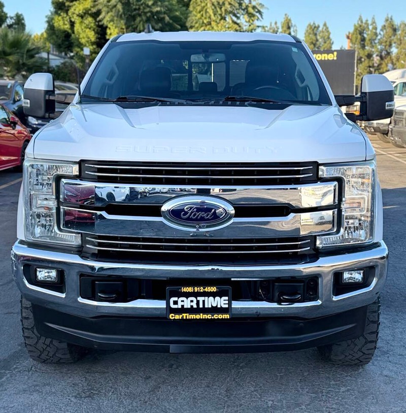 Ford Super Duty F-250 SRW Vehicle Full-screen Gallery Image 02